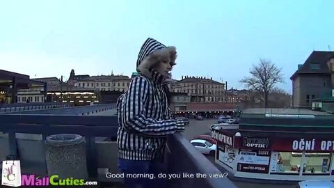 18-летние, HD видео, девушка мастурбирует, от первого лица, публичное обнажение, чешское