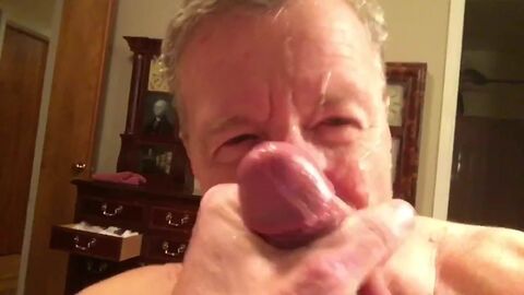 HD видео, большой член (гей), Гей порно (гей), кончает на фото (гей), папа (гей)